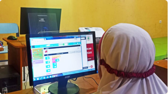 Mengenalkan Koding Sejak Dini: Membangun Computational Thinking di SDA Mutiara Hikmah